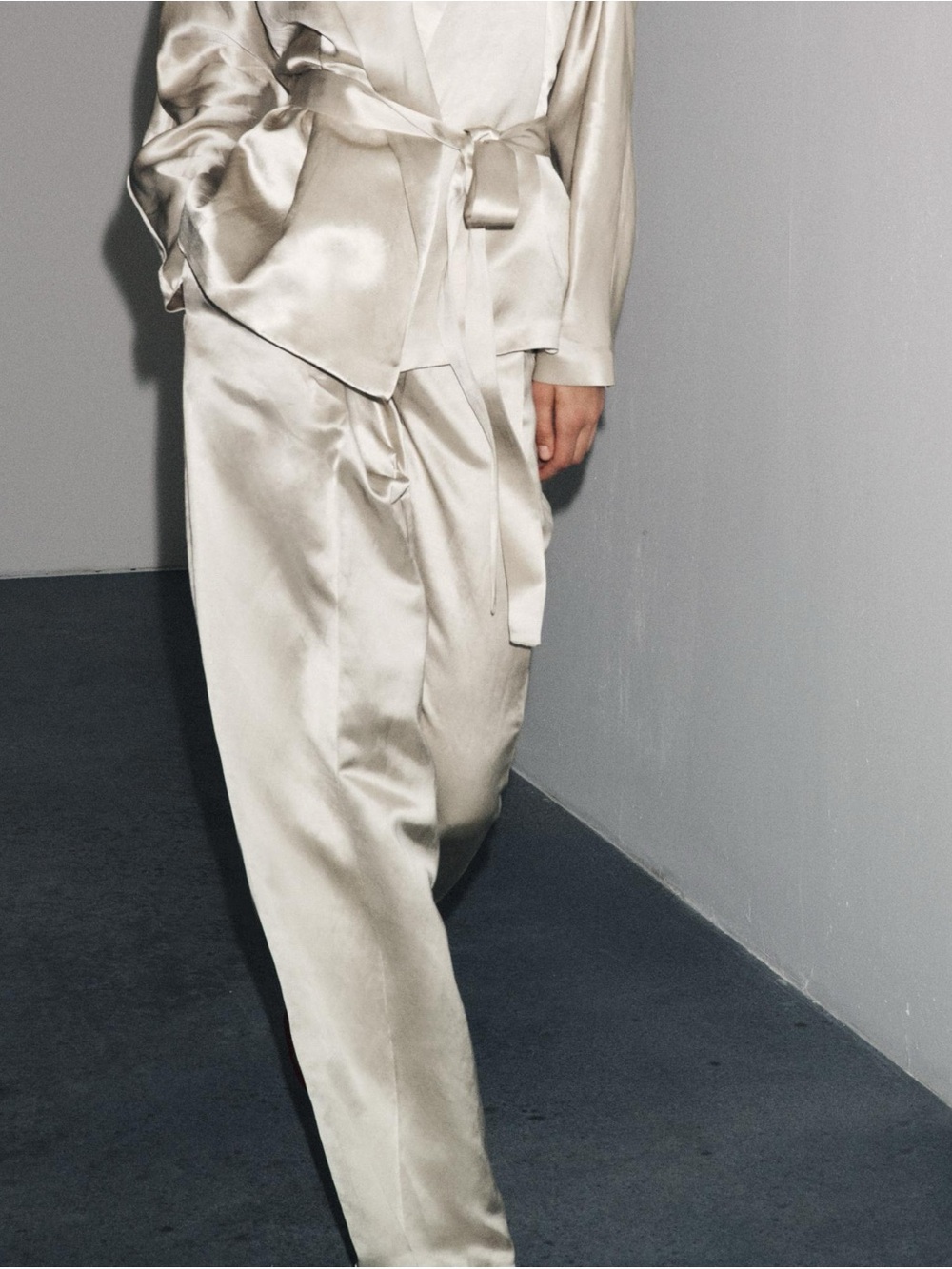 ZW COLLECTION LINEN-BLEND SATIN DARTED
TROUSERS